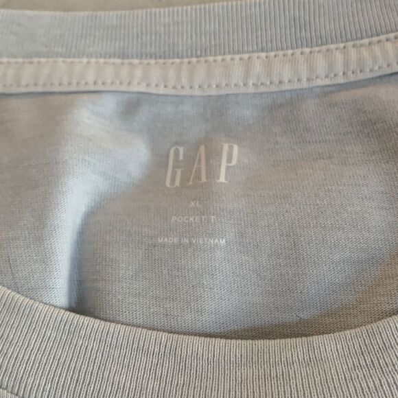 GAP NWT Light Blue Pocket Tee - Picture 2 of 4